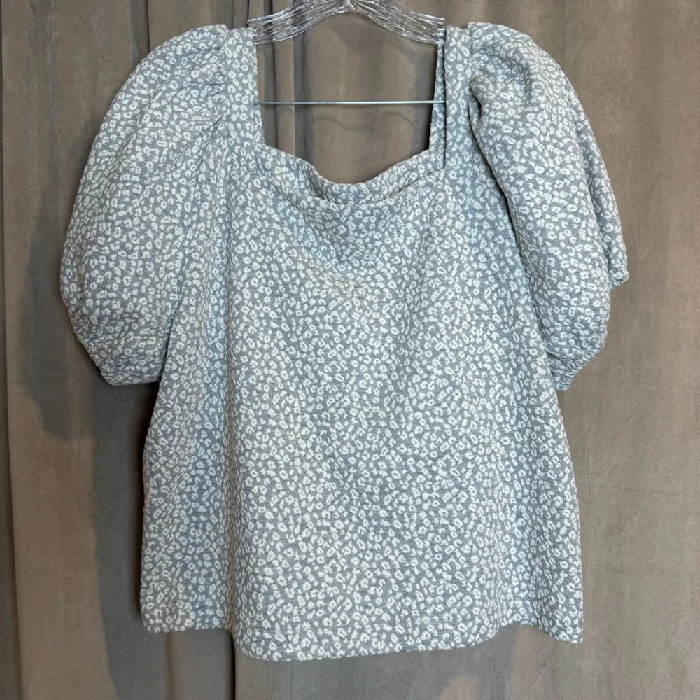 LOFT Gray Patterned Puff Sleeve Blouse‎ cheetah leopard top Cottagecore